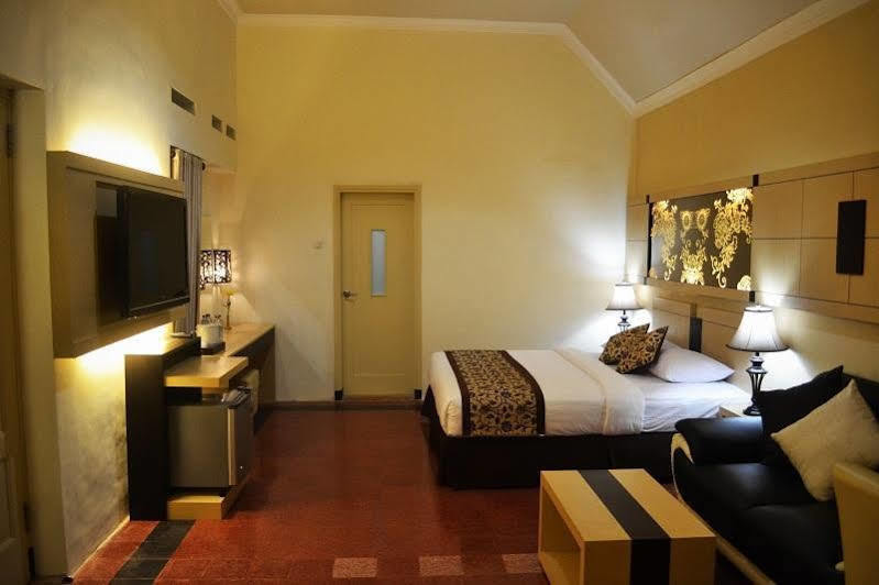 Srikandi Guesthouse Malang Exterior photo